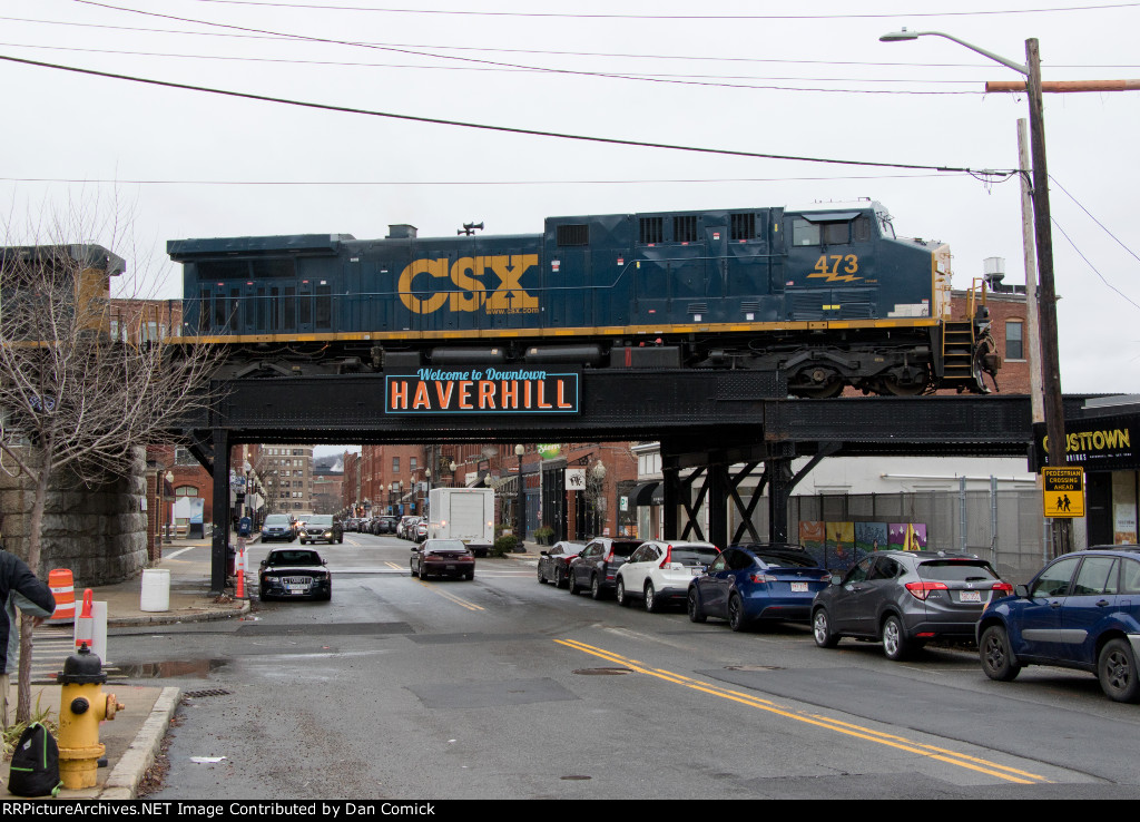 CSXT 473 Leads M427 in Haverhill MA